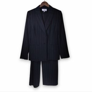 LeSuit Black Double Pinstripe Garden Party Pant Suit - Women's Size 8